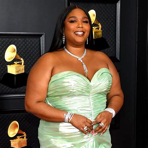 lizzo nudes|Lizzo Shares Unedited Nude Pic With Empowering Body。